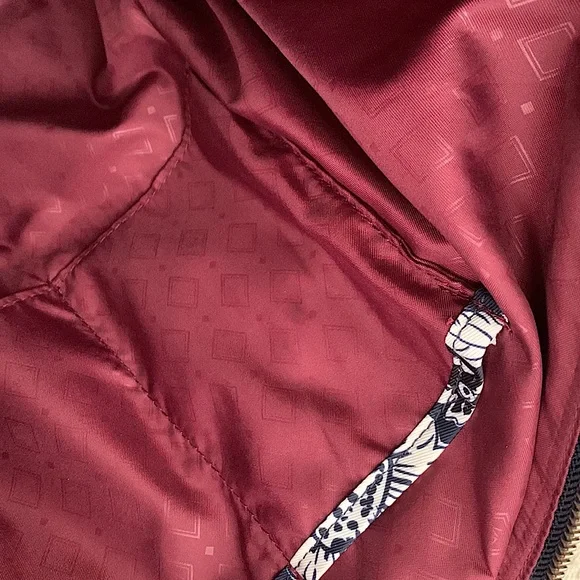 🔥🎉 HP!🔥🎉Vera Bradley Midtown Small Tote Midnight Floral Lockable Women's Bag - Picture 9 of 9